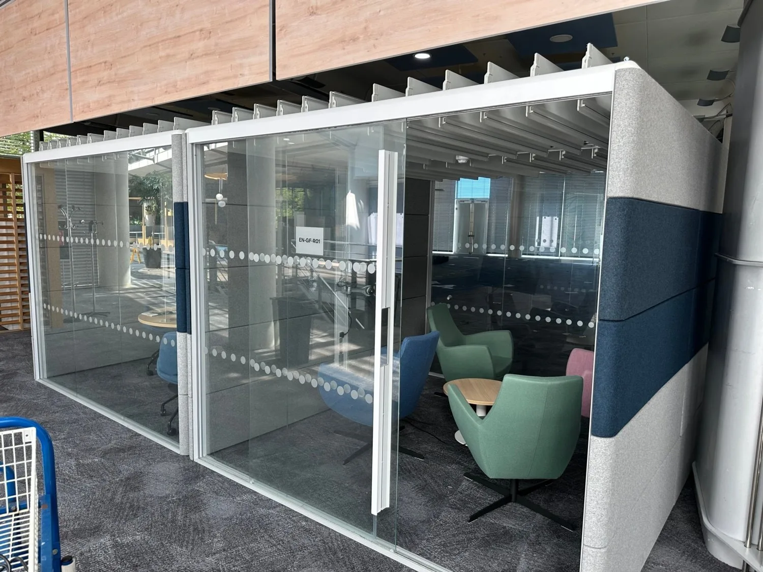 Orangebox air3 Meeting pod