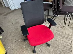Okamura Portone operators chair