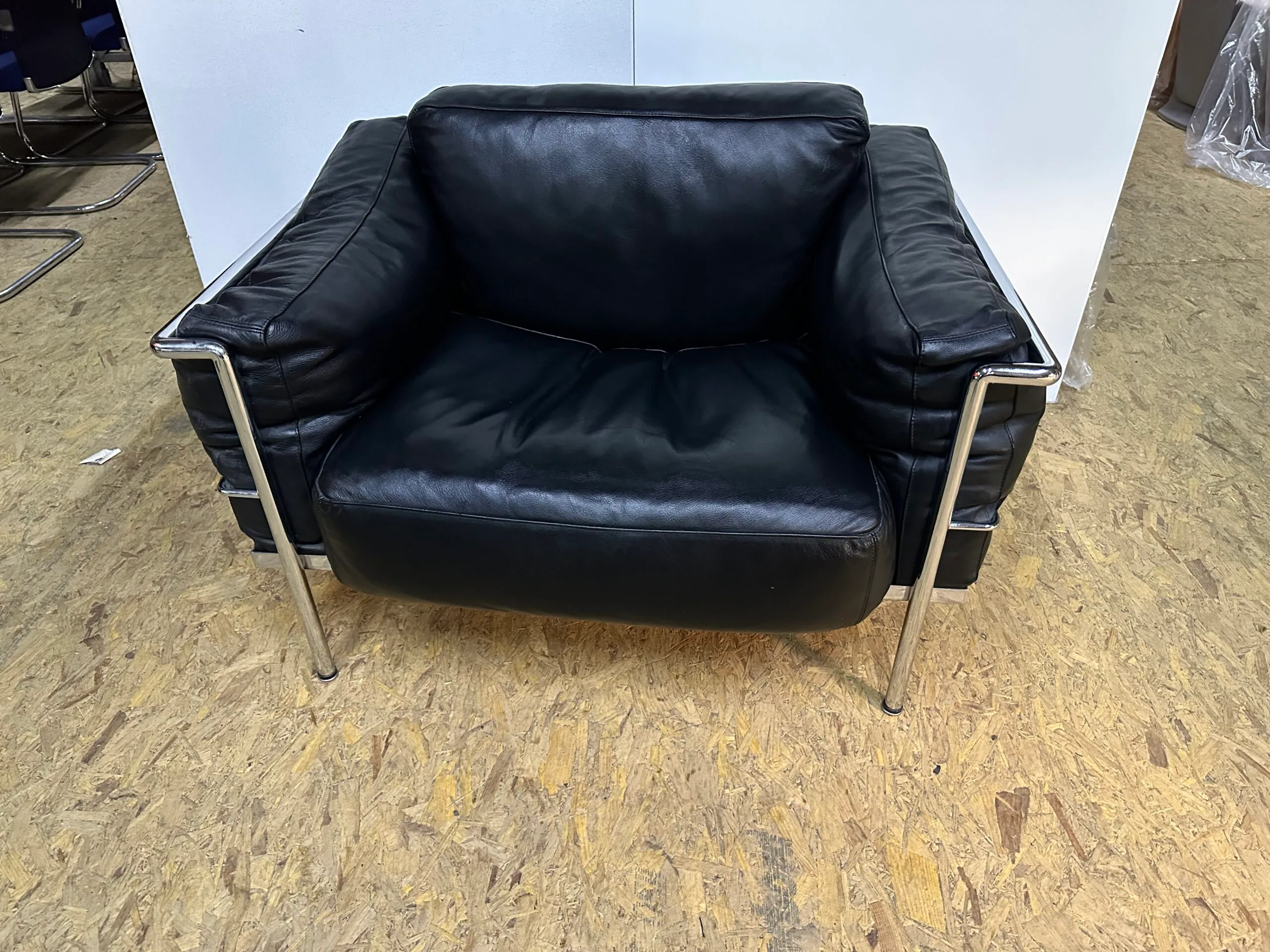 Corbusier style black leather arm chair