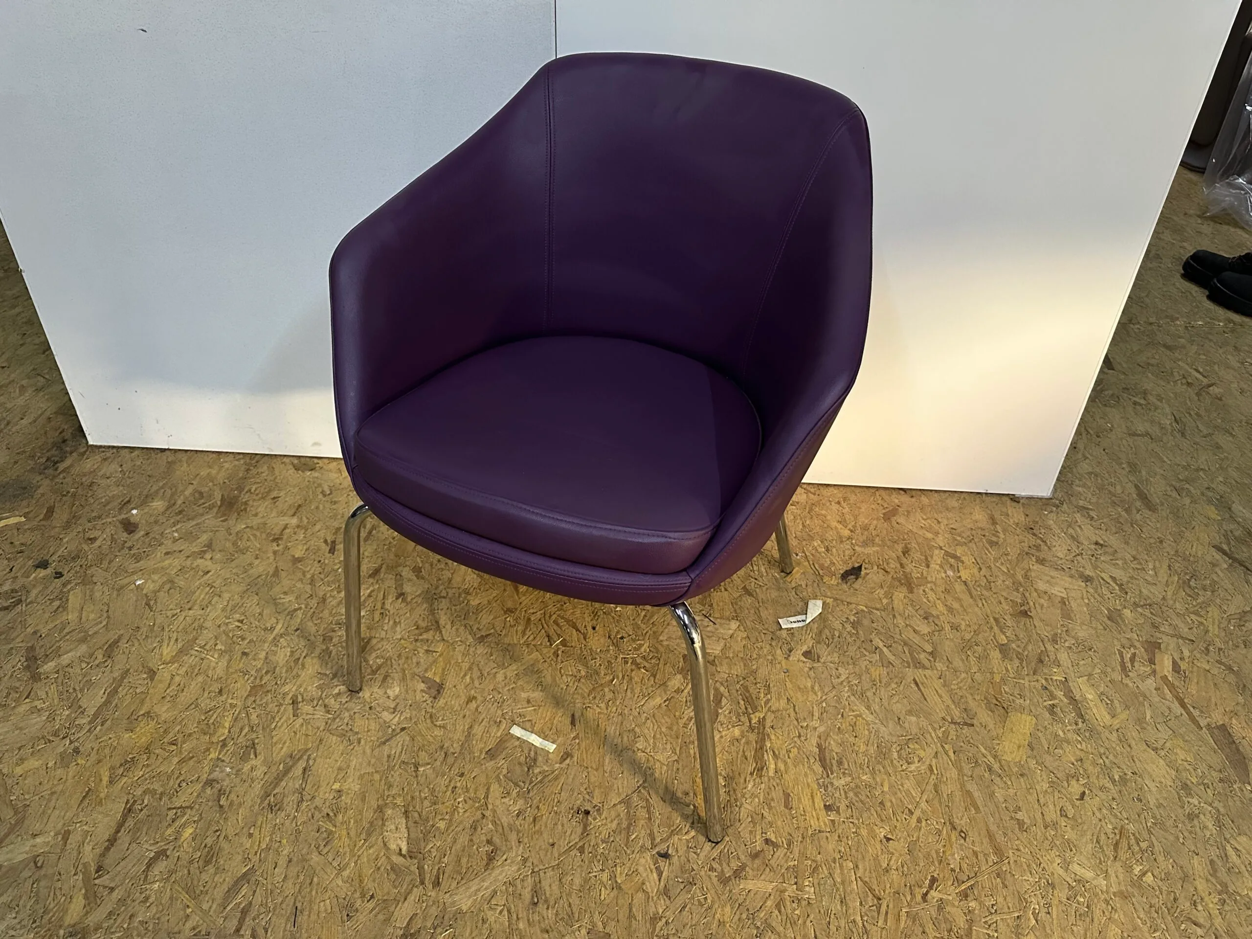 Frovi purple leather tub chair