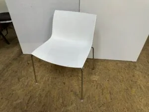 Arper Catifa wide canteen chair